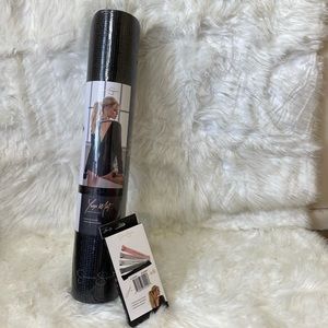 Jessica Simpson 2 Piece Workout Gear. Yoga Mat and Resistance Bands. NWB.